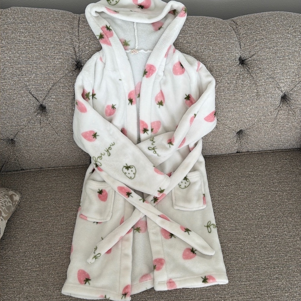 Girls Strawberry Plush Hooded Robe – Size 7 – White & Pink